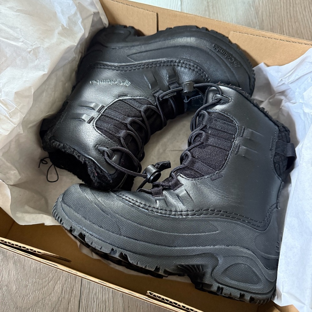 NWB Columbia Big Kids' Bugaboot™ Celsius Boot US1/UK13